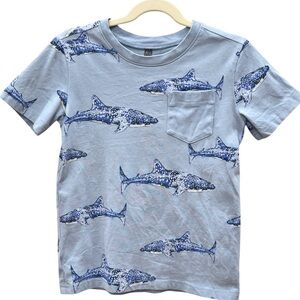 Tea Collection Boys Kids Short Sleeve Blue Shark Print Cotton Pocket Tee. 7.